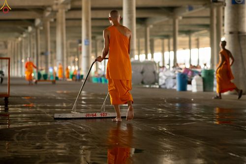 ภาพ No.322367:วันที่ 16 เมษายน พ.ศ.2569 การจัดเตรียมเบาะรองนอน เช็ดทำความสะอาด  เพื่องานถวายมหาสังฆทาน 40,000 กว่าวัดทั่วประเทศ วันคุ้มครองโลก 22 เมษายน พ.ศ.2569 วัดพระธรรมกาย