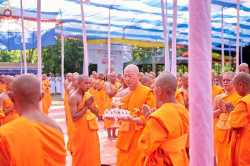 ภาพ No.65725:พิธีถวายพระบรมสารีริกธาตุ เพื่อประดิษฐาน ณ พระพุทธรูปปางไสยยาสน์ ที่ยาวที่สุดในบังกลาเทศ  วันที่ 22 พฤศจิกายน พ.ศ. 2565
