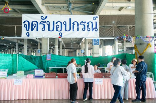 ภาพ No.279420:วันที่ 19-26 ธันวาคม พ.ศ. 2568 และ วันที่ 1 มกราคม พ.ศ.2569 รับบุญปลิดกลีบดอกไม้ เพื่อโปรยต้อนรับพระธรรมยาตรา