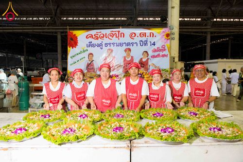 ภาพ No.306152:วันที่ 30 มกราคม พ.ศ. 2569 พิธีถวายภัตตาหารเป็นสังฆทาน แด่พระธรรมยาตรา ณ วัดพระธรรมกาย  จังหวัดปทุมธานี ในโครงการธรรมยาตรา กตัญญูบูชา มหาปูชนียาจารย์ พระมงคลเทพมุนี(สด จนฺทสโร) พระผู้ปราบมาร อนุสรณ์สถาน 7 แห่ง ปีที่ 14