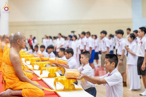 ภาพ No.348562:วันที่ 12 กันยายน พ.ศ. 2569 การอบรมเชิงปฏิบัติการจัดกิจกรรมทอดกฐินสัมฤทธิ์ พิธีมอบผ้าไตรประธานกฐินเด็กดี V-Star ประจำปีพุทธศักราช 2569 ณ สภาธรรมกายสากล วัดพระธรรมกาย
