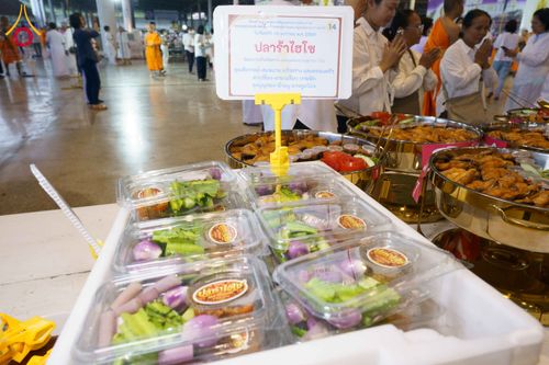 ภาพ No.303193:วันที่ 26 มกราคม พ.ศ. 2569 พิธีถวายภัตตาหารเป็นสังฆทาน แด่พระธรรมยาตรา ณ วัดพระธรรมกาย  จังหวัดปทุมธานี ในโครงการธรรมยาตรา กตัญญูบูชา มหาปูชนียาจารย์ พระมงคลเทพมุนี(สด จนฺทสโร) พระผู้ปราบมาร อนุสรณ์สถาน 7 แห่ง ปีที่ 14