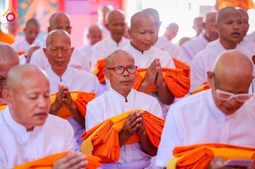 ภาพ No.285413:วันเสาร์ที่ 6 ธันวาคม พ.ศ.2568  พิธีอุปสมบทหมู่ ธรรมทายาท รุ่นบูชาธรรมมหาปูชนียาจารย์ ประจำปี 2568  ณ วัดเกาะแก้วประชานุรักษ์ ต.ชัยนาม อ.วังทอง จ.พิษณุโลก