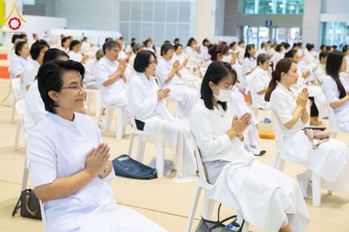 ภาพ No.284930:วันอาทิตย์ที่ 14 ธันวาคม พ.ศ.2568  พิธีปฏิบัติธรรม พิธีถวายภัตตาหารเป็นสังฆทาน พิธีมอบต้นสมบัติจักรพรรดิ ถวายแด่เจ้าอาวาสและประธานสงฆ์ 236 ศูนย์ส่งเสริมศีลธรรมทั่วโลก ณ สภาธรรมกายสากล วัดพระธรรมกาย