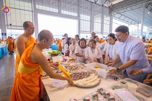 ภาพ No.306259:วันที่ 30 มกราคม พ.ศ. 2569 พิธีถวายภัตตาหารเป็นสังฆทาน แด่พระธรรมยาตรา ณ วัดพระธรรมกาย  จังหวัดปทุมธานี ในโครงการธรรมยาตรา กตัญญูบูชา มหาปูชนียาจารย์ พระมงคลเทพมุนี(สด จนฺทสโร) พระผู้ปราบมาร อนุสรณ์สถาน 7 แห่ง ปีที่ 14