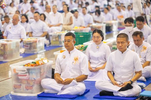 ภาพ No.318121:วันอาทิตย์ต้นเดือนที่ 5 เมษายน พ.ศ.2569 พิธีตักบาตร ณ บ้านแก้วเรือนทองคุณยายอาจารย์ฯ วัดพระธรรมกาย