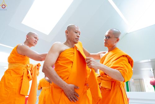 ภาพ No.330769:วันวิสาขบูชา อาทิตย์ที่ 31 พฤษภาคม พ.ศ.2569 พิธีบรรพชาสามเณรอุบาสก 11 ท่าน , พิธีถวายบาตรผ้าไตร และจตุปัจจัยไทยธรรม แด่สามเณร , พิธีอุปสมบทอุทิศชีวิต , พิธีกล่าวคำกัปปิยภัณฑ์  ณ อุโบสถพระไตรปิฎก วัดพระธรรมกาย จังหวัดปทุมธานี