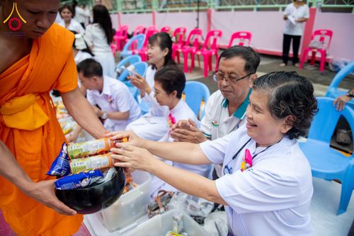 ภาพ No.350034:วันที่ 17 กันยายน พ.ศ. 2569 พิธีตักบาตรเข้าพรรษา 109 รูป ถวายเป็นพระราชกุศลสมเด็จพระบรมราชชนนีพันปีหลวง  ณ โรงเรียนสังข์อ่ำวิทยา อำเภอคลองหลวง จังหวัดปทุมธานี