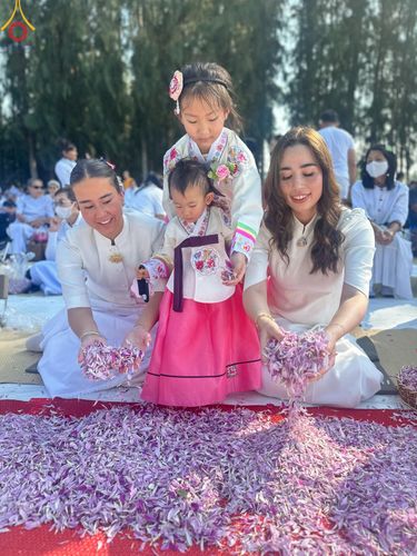 ภาพ No.188426:พิธีต้อนรับพระธรรมยาตรา ในโครงการธรรมยาตรา กตัญญูบูชา มหาปูชนียาจารย์ พระมงคลเทพมุนี(สด จนฺทสโร) พระผู้ปราบมาร อนุสรณ์สถาน 7 แห่ง ปีที่ 13 วันที่ 2 มกราคม พ.ศ. 2568 ณ วัดพระธรรมกาย จ.ปทุมธานี