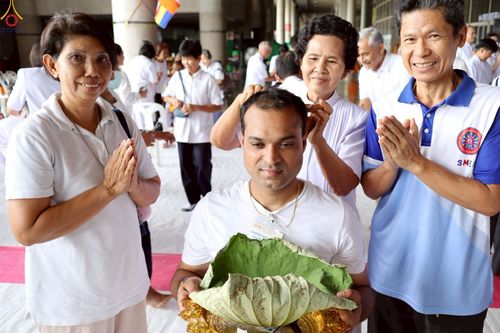 ภาพ No.230781:วันที่ 28 มิถุนายน พ.ศ. 2568 พิธีตัดปอยผมและปลงผม โครงการบวชพระนานาชาติ AEC & WAB รุ่นที่ 9 ณ วิหารคด 2 วัดพระธรรมกาย