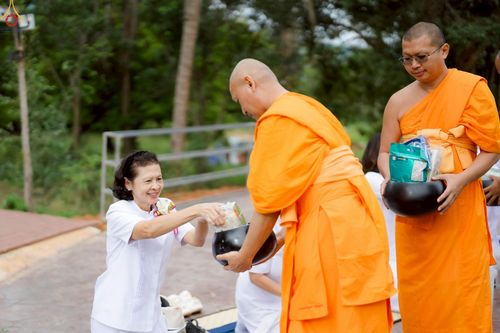 ภาพ No.234217:พิธีมุทิตาสักการะ "พระสิริรัตนเมธี" เจ้าคณะจังหวัดเลย ,พิธีถวายไทยธรรม ๙ วัด และพิธีทอดผ้าป่าเพื่อสร้างทุกสิ่ง  ในวาระทำบุญครบรอบ ๑๐ ปี ณ ศูนย์ปฏิบัติธรรมแก้วภูเรือ อ.ภูเรือ จ.เลย