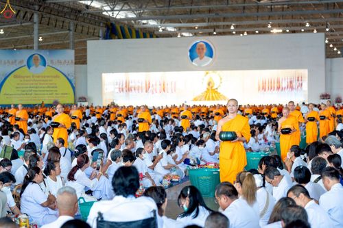 ภาพ No.227873:วันอาทิตย์ที่ 1 มิถุนายน พ.ศ. 2568 พิธีตักบาตร , พิธีบูชาข้าวพระ ณ วัดพระธรรมกาย จ.ปทุมธานี