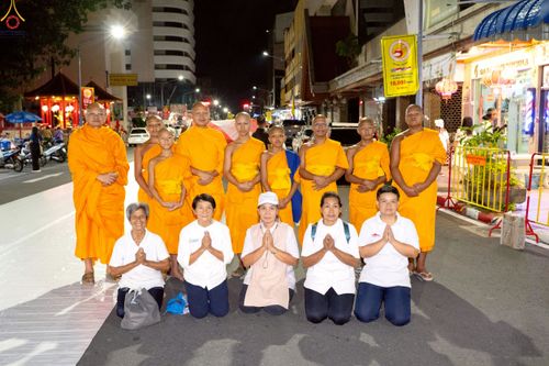 ภาพ No.237342:วันที่ 9-10 สิงหาคม พ.ศ. 2568 การเตรียมงาน เก็บงาน ของเจ้าหน้าที่ทุกสถานะ ในงานมหาสังฆทาน ตักบาตรพระ 10,000 รูป ใจกลางเมืองหาดใหญ่ จ.สงขลา