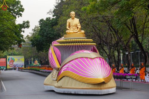 ภาพ No.120316:พิธีต้อนรับพระธรรมยาตรา ในโครงการธรรมยาตรา กตัญญูบูชา มหาปูชนียาจารย์ พระมงคลเทพมุนี(สด จนฺทสโร) พระผู้ปราบมาร อนุสรณ์สถาน 7 แห่ง ปีที่ 12 วันที่ 28 มกราคม พ.ศ. 2567 ณ วัดพระธรรมกาย จ.ปทุมธานี (ชุดที่ 2)