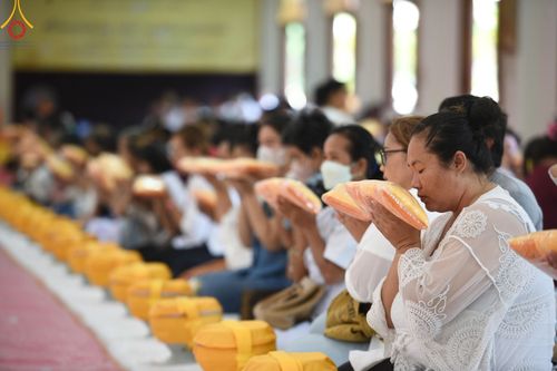 ภาพ No.135573:พิธีขอขมามอบผ้าไตร, พิธีบรรพชาสามเณร ในโครงการบรรพชาสามเณร ฟื้นฟูพระพุทธศาสนาทั่วไทย ณ วัดพระพุทธบาท ราชวรมหาวิหาร อ.พระพุทธบาท จ.สระบุรี วันที่ 6 เมษายน พ.ศ. 2567