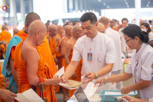 ภาพ No.60320:การต้อนรับพระสังฆาธิการ 10,000 กว่าวัดทั่วประเทศ พิธีมอบปัจจัยช่วยเหลือครู 4 จังหวัดชายแดนภาคใต้ พิธีปฏิบัติธรรม ในวันคุ้มครองโลก วันจันทร์ที่ 22 เมษายน พ.ศ.2567 ณ วัดพระธรรมกาย จ.ปทุมธานี