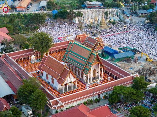 ภาพ No.112016:พิธีจุดประทีปถวายเป็นพุทธบูชา และบูชาธรรมมหาปูชนียาจารย์ พระมงคลเทพมุนี(สด จนฺทสโร) ในโครงการธรรมยาตรา กตัญญูบูชา มหาปูชนียาจารย์ พระมงคลเทพมุนี(สด จนฺทสโร) พระผู้ปราบมาร อนุสรณ์สถาน 7 แห่ง ปีที่ 12 วันที่ 14 มกราคม พ.ศ. 2567 ณ วัดสองพี่น้อง อ.สองพี่น้อง