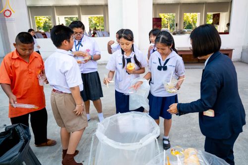 ภาพ No.103788:วันรวมพลังเด็กดี V-Star ผู้นำฟื้นฟูศีลธรรมโลก "รักษ์บวร รักษ์ศีล ๕ จังหวัดปทุมธานี" ปีที่ 5 ปีการศึกษา 2566 ณ วัดสายสุวพรรณ จ.ปทุมธานี วันศุกร์ที่ 22 ธันวาคม พ.ศ. 2566