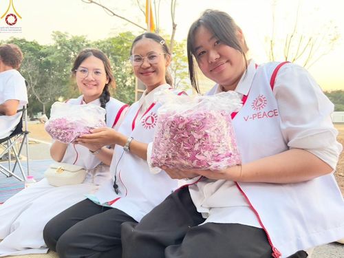 ภาพ No.208085:V.55 สารพัดV สารพัดดี ที่วัดพระธรรมกาย ในโครงการธรรมยาตรา กตัญญูบูชา มหาปูชนียาจารย์ พระมงคลเทพมุนี (สด จนฺทสโร) พระผู้ปราบมาร อนุสรณ์สถาน 7 แห่ง ปีที่ 13 ระหว่างวันที่ 2-31 มกราคม พ.ศ. 2568