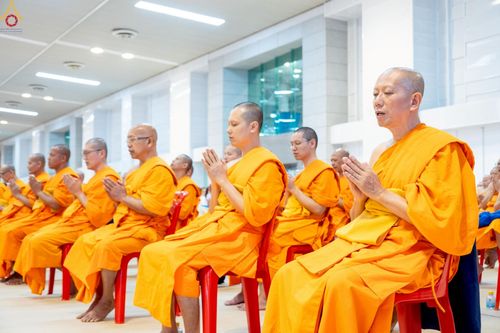 ภาพ No.251257:วันที่ 10 ตุลาคม พ.ศ. 2568 พิธีปฏิบัติธรรม ในวันคล้ายวันเกิด 141 ปี พระมงคลเทพมุนี (สด จนฺทสโร) พระผู้ปราบมาร ณ สภาธรรมกายสากล วัดพระธรรมกาย