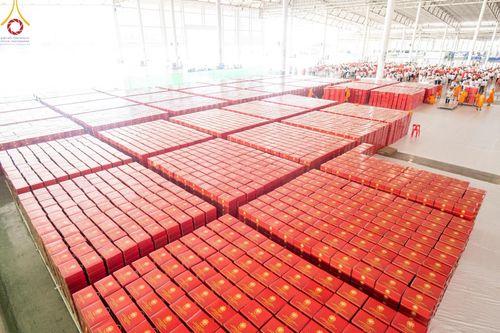 ภาพ No.212028:วันจันทร์ที่ 17 มีนาคม พ.ศ. 2568 บุญบรรจุกล่องไทยธรรม เพื่อถวายแด่พระสังฆาธิการ 40,000 กว่าวัดทั่วไทย ในวันคุ้มครองโลก 22 เมษายน พ.ศ. 2568 ณ บ้านแก้วเรือนทองคุณยายฯ วัดพระธรรมกาย