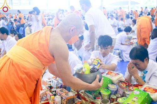 ภาพ No.99648:พิธีตักบาตรวันอาทิตย์ต้นเดือน ณ สภาธรรมกายสากล วัดพระธรรมกาย จ.ปทุมธานี วันอาทิตย์ที่ 3 ธันวาคม พ.ศ. 2566
