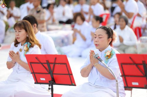 ภาพ No.235155:วันอาทิตย์ที่ 27 กรกฎาคม พ.ศ. 2568 พิธีตักบาตรพระ1,000 รูป ทำบุญเมืองพัทลุง ประธานสงฆ์ พระปริยัติวชิโรดม  เจ้าคณะจังหวัดพัทลุง ประธานฆราวาส นายรัฐศาสตร์ ชิดชู  ผู้ว่าราชการจังหวัดพัทลุง