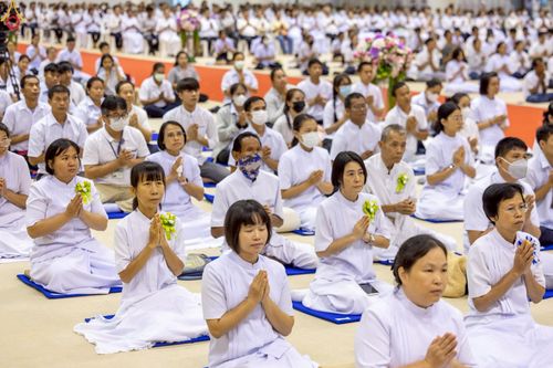 ภาพ No.233773:วันเสาร์ที่ 19 กรกฎาคม พ.ศ.2568 วันมหารำลึก ครั้งที่ 35 พิธีรำลึกถึงนักสร้างบารมี , พิธีสวดพระพุทธมนต์ , พิธีทอดผ้าบังสกุลและถวายไทยธรรม วัดพระธรรมกาย