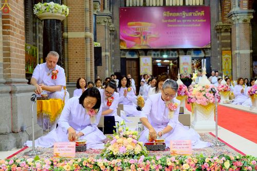 ภาพ No.271393:วันอาทิตย์ที่ 26 ตุลาคม พ.ศ. 2568 พิธีทอดกฐินสามัคคีวัดพระธรรมกายเนเธอร์แลนด์ กฐินเพื่อปฏิสังขรณ์ผนังรอบโบสถ์ อายุกว่า 135 ปี