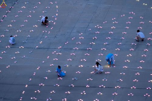 ภาพ No.240982:วันพุธที่ 27 สิงหาคม พ.ศ. 2568 พิธีจุดประทีป ในวันธรรมชัย ณ วัดพระธรรมกาย