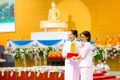 ภาพ No.124642:พิธีมอบโล่วัชรเกียรติยศ โครงการตอบปัญหาศีลธรรมเพื่อสันติภาพโลก (World-PEC) ต่างประเทศ ครั้งที่ 17 ณ ห้องแก้วสารพัดนึก 1 วัดพระธรรมกาย ในวันมาฆบูชา เสาร์ที่ 24 กุมภาพันธ์ พ.ศ. 2567