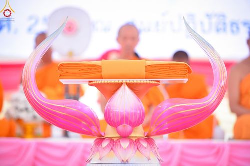 ภาพ No.146565:พิธีทอดผ้าป่าสร้างหลังคาอาคาร 80 ปี หลวงพ่อธัมมชโย ณ ศูนย์ปฎิบัติธรรมวิหารแดง จังหวัดสระบุรี วันอาทิตย์ที่ 28 กรกฎาคม พ.ศ. 2567