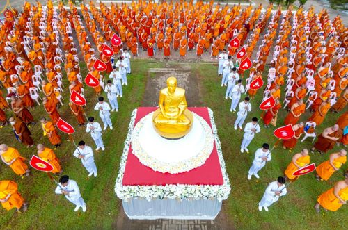 ภาพ No.239178:วันอาทิตย์ที่ 17 สิงหาคม พ.ศ. 2568 พิธีอัญเชิญรูปเหมือนพระมงคลเทพมุนี (สด จันทสโร) ณ ศาลากลางจังหวัดเลย ถึงลานพญานาค สวนสาธารณะกุดป่อง อ.เมือง จ.เลย