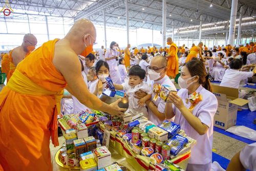 ภาพ No.75559:วัดพระธรรมกายจัด งานบุญวันอาทิตย์ต้นเดือน  มีกิจกรรมดังนี้ พิธีตักบาตร, พิธีบูชาข้าวพระ พระธรรมยาตรารับประกาศนียบัตร โครงการธรรมยาตราฯ ปีที่ 11 ในวันที่ 5 กุมภาพันธ์ พ.ศ. 2566 ณ วัดพระธรรมกาย อ.คลองหลวง จ.ปทุมธานี