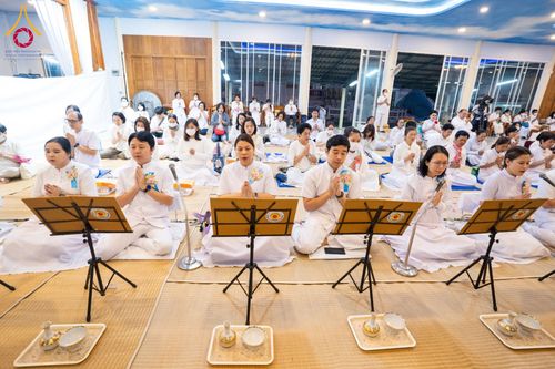 ภาพ No.196920:พิธีถวายภัตตาหารเป็นสังฆทาน แด่พระธรรมยาตรา ณ วัดโบสถ์(บน) ตำบลบางคูเวียง อำเภอบางกรวย จังหวัดนนทบุรี ในโครงการธรรมยาตรา กตัญญูบูชา มหาปูชนียาจารย์ พระมงคลเทพมุนี(สด จนฺทสโร) พระผู้ปราบมาร อนุสรณ์สถาน 7 แห่ง ปีที่ 13 วันที่ 18 มกราคม พ.ศ. 2568