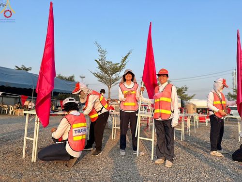 ภาพ No.116955:V.16 เป็นทีม การเตรียมงาน เก็บงาน การรับบุญของเจ้าหน้าที่หน่วยงานต่างๆ เพื่อโครงการธรรมยาตรา กตัญญูบูชามหาปูชนียาจารย์ พระมงคลเทพมุนี (สด จนฺทสโร) พระผู้ปราบมาร อนุสรณ์สถาน 7 แห่ง ปีที่ 12 ระหว่างวันที่ 2 - 31 มกราคม พ.ศ. 2567