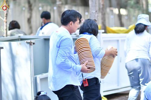 ภาพ No.106963:V.3 ตั้งใจ การเตรียมงาน เก็บงาน การรับบุญของเจ้าหน้าที่หน่วยงานต่างๆ เพื่อโครงการธรรมยาตรา กตัญญูบูชามหาปูชนียาจารย์ พระมงคลเทพมุนี (สด จนฺทสโร) พระผู้ปราบมาร อนุสรณ์สถาน 7 แห่ง ปีที่ 12 ระหว่างวันที่ 2 - 31 มกราคม พ.ศ. 2567