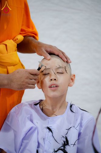 ภาพ No.143823:พิธีปลงผมยุวธรรมทายาท โครงการสามเณรโรงเรียนนานาชาติ รุ่นที่  13 ณ วิหารคด คอร์ 9 วัดพระธรรมกาย วันอาทิตย์ที่ 7 กรกฎาคม พ.ศ. 2567