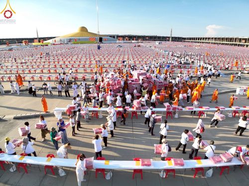 ภาพ No.218943:วันที่ 18-20 เมษายน พ.ศ. 2568 การเตรียมงานในลานธรรม , วิหารคด เพื่องานวันคุ้มครองโลก 22 เมษายน พศ. 2568