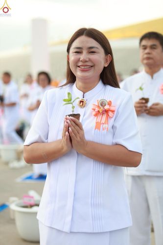 ภาพ No.252896:วันที่ 10 ตุลาคม พ.ศ. 2568 พิธีปลูกต้นทรัพย์บานชื่น ณ ลานธรรม วัดพระธรรมกาย