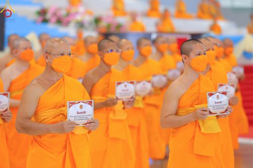 ภาพ No.102802:พิธีรับมอบต้นสมบัติจักรพรรดิ เพื่องานเผยแผ่พระพุทธศาสนาวิชชาธรรมกายไปทั่วโลก แด่ศูนย์ส่งเสริมศีลธรรมทั่วโลก 224 แห่ง วันอาทิตย์ที่ 17 ธันวาคม พ.ศ. 2566 ณ สภาธรรมกายสากล วัดพระธรรมกาย