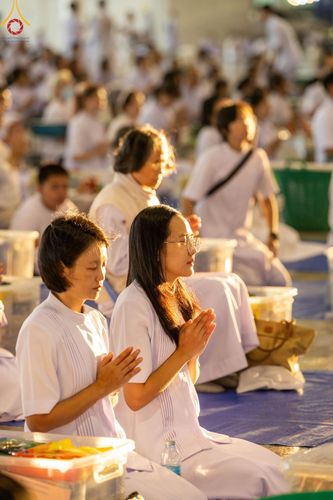 ภาพ No.158932:พิธีตักบาตร ในวันอาทิตย์ต้นเดือน วันที่ 6 ตุลาคม พ.ศ. 2567 ณ สภาธรรมกายสากล วัดพระธรรมกาย