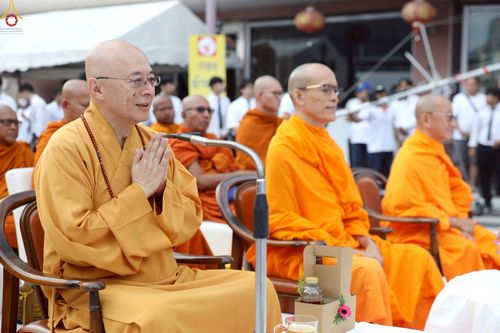 ภาพ No.236932:วันอาทิตย์ที่ 10 สิงหาคม พ.ศ. 2568 มหาสังฆทานครั้งยิ่งใหญ่ ตักบาตรพระ 10,000 รูป ถ.นิพัทธ์อุทิศ 3 ใจกลางนครหาดใหญ่ จ.สงขลา