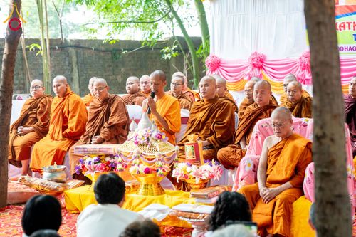 ภาพ No.176117:พิธีทอดผ้าป่าสมทบกฐิน ณ วัดพุทธคยา บานา วิหาร เมืองคยา รัฐพิหาร ประเทศอินเดีย โดยมูลนิธิธรรมกาย ในนามหลวงพ่อธัมมชโย  วันที่ 12 พฤศจิกายน พ.ศ. 2567