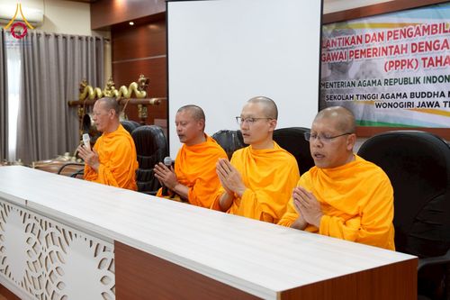 ภาพ No.227523:วันที่ 30 พฤษภาคม พ.ศ. 2568 สันติสุขจากสมาธิ แผ่ไพศาลในแดนอิเหนา : พระสงฆ์ไทยเยือนวิทยาลัยราเดนวิจายา อินโดนีเซีย