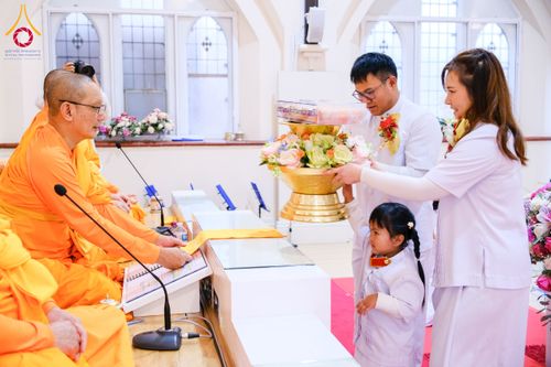 ภาพ No.175330:พิธีทอดกฐิน วัดพระธรรมกายแมนเชสเตอร์ เอดจลีย์ สต็อคพอร์ต ประเทศอังกฤษ ในโครงการกฐินสามัคคีทั่วไทย 30,000 วัด บูชาธรรม 80 ปี หลวงพ่อธัมมชโย โดยคณะศิษยานุศิษย์วัดพระธรรมกาย วันที่ 10 พฤศจิกายน พ.ศ. 2567