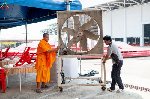 ภาพ No.60834:V.37 ยิ่งกว่าดี เพื่อ 80 ปีของพ่อ ภาพการเตรียมงานของหน่วยงานต่างๆ เพื่อพิธีฉลองอายุวัฒนมงคล 80 ปี หลวงพ่อธัมมชโย และรับถวายมหาสังฆทาน 10,000 กว่าวัดทั่วประเทศ ในวันคุ้มครองโลก วันจันทร์ที่ 22 เมษายน พ.ศ. 2567