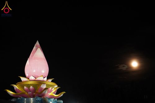 ภาพ No.162275:พิธีจุดประทีปโคมลาน ถวายเป็นพุทธบูชา สร้างความสว่างไสวให้กับแผ่นดินด้วยแสงธรรม วันพฤหัสบดีที่ 17 ตุลาคม พ.ศ. 2567 ณ พุทธอุทยานนานาชาติ จังหวัดหนองคาย