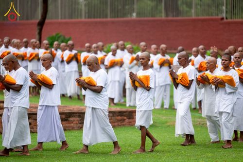 ภาพ No.231046:วันที่ 1 กรกฎาคม พ.ศ. 2568 โครงการบรรพชาสามเณร 300 รูป ถวายเป็นพุทธบูชา  วันอาสาฬหบูชา ณ จุดกำเนิดพระรัตนตรัย  ต้นแหล่งธัมมจักกัปปวัตตนสูตร เมืองพาราณสี  สารนาถ ประเทศอินเดีย