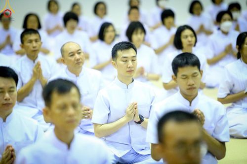 ภาพ No.59231:พิธีเจริญพระพุทธมนต์ ถวายภัตตาหารเป็นสังฆทาน เนื่องในวาระอายุวัฒนมงคล 80 ปี หลวงพ่อธัมมชโย ณ สภาธรรมกายสากล วัดพระธรรมกาย วันพุธที่ 24 เมษายน พ.ศ.2567